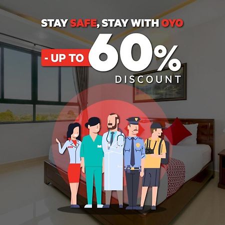 Oyo 821 Hotel Dinasti Makassar Extérieur photo