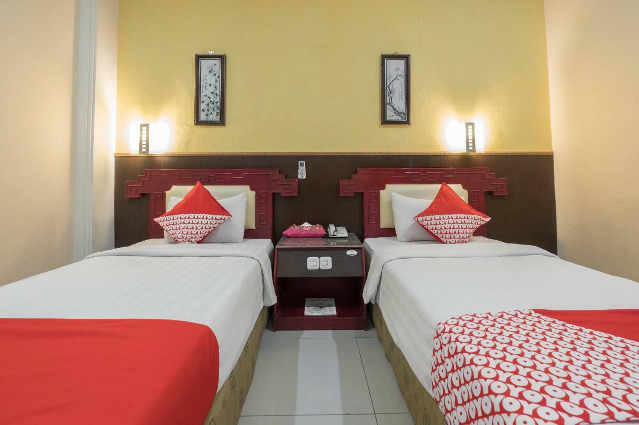 Oyo 821 Hotel Dinasti Makassar Extérieur photo