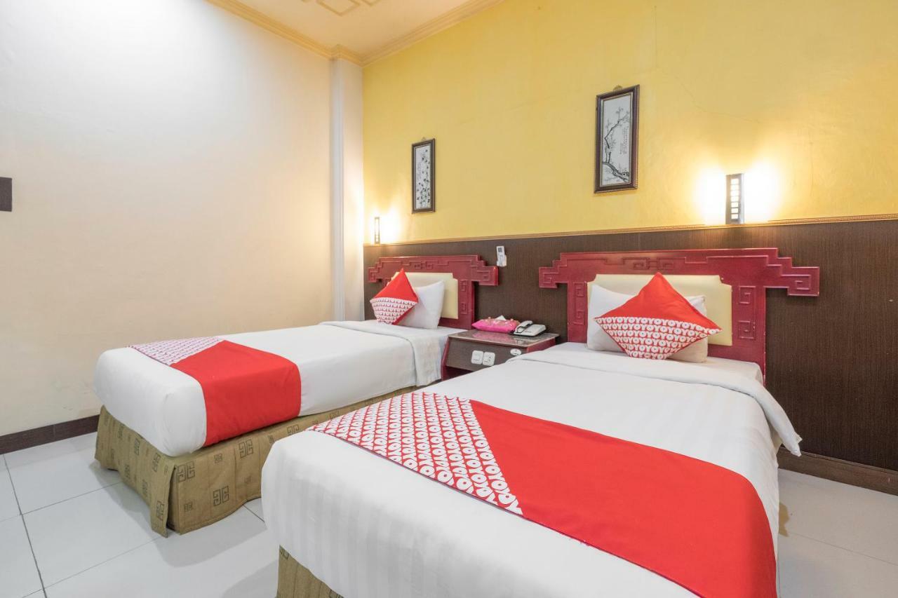 Oyo 821 Hotel Dinasti Makassar Extérieur photo
