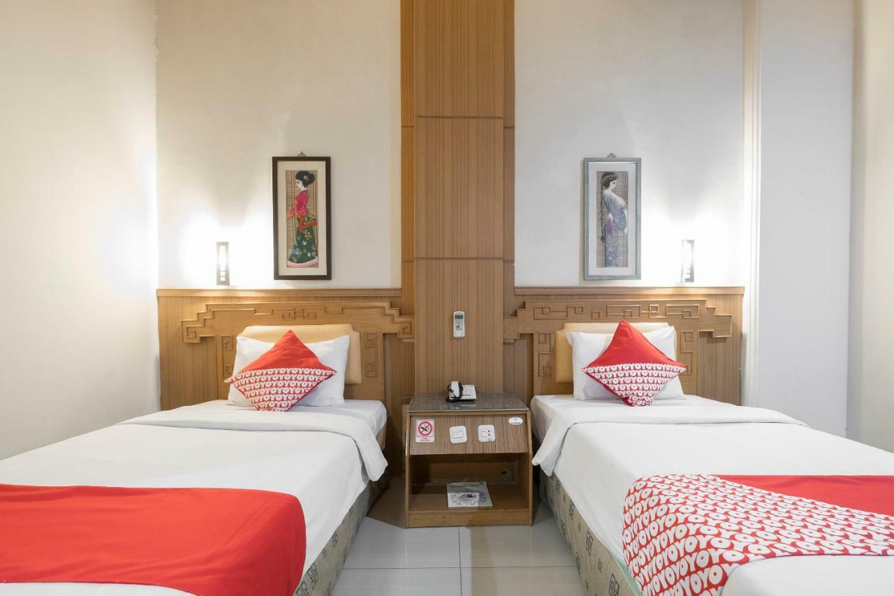 Oyo 821 Hotel Dinasti Makassar Extérieur photo