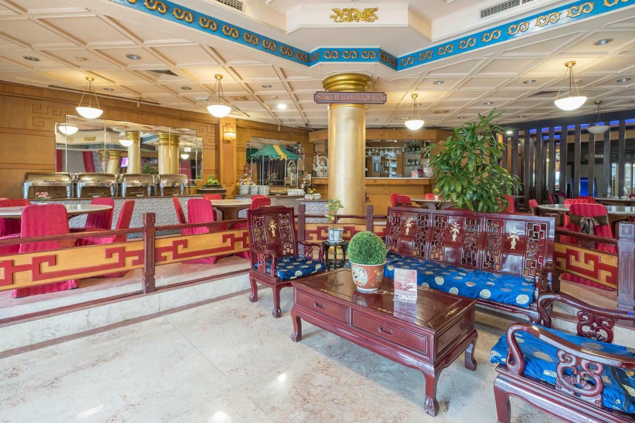 Oyo 821 Hotel Dinasti Makassar Extérieur photo