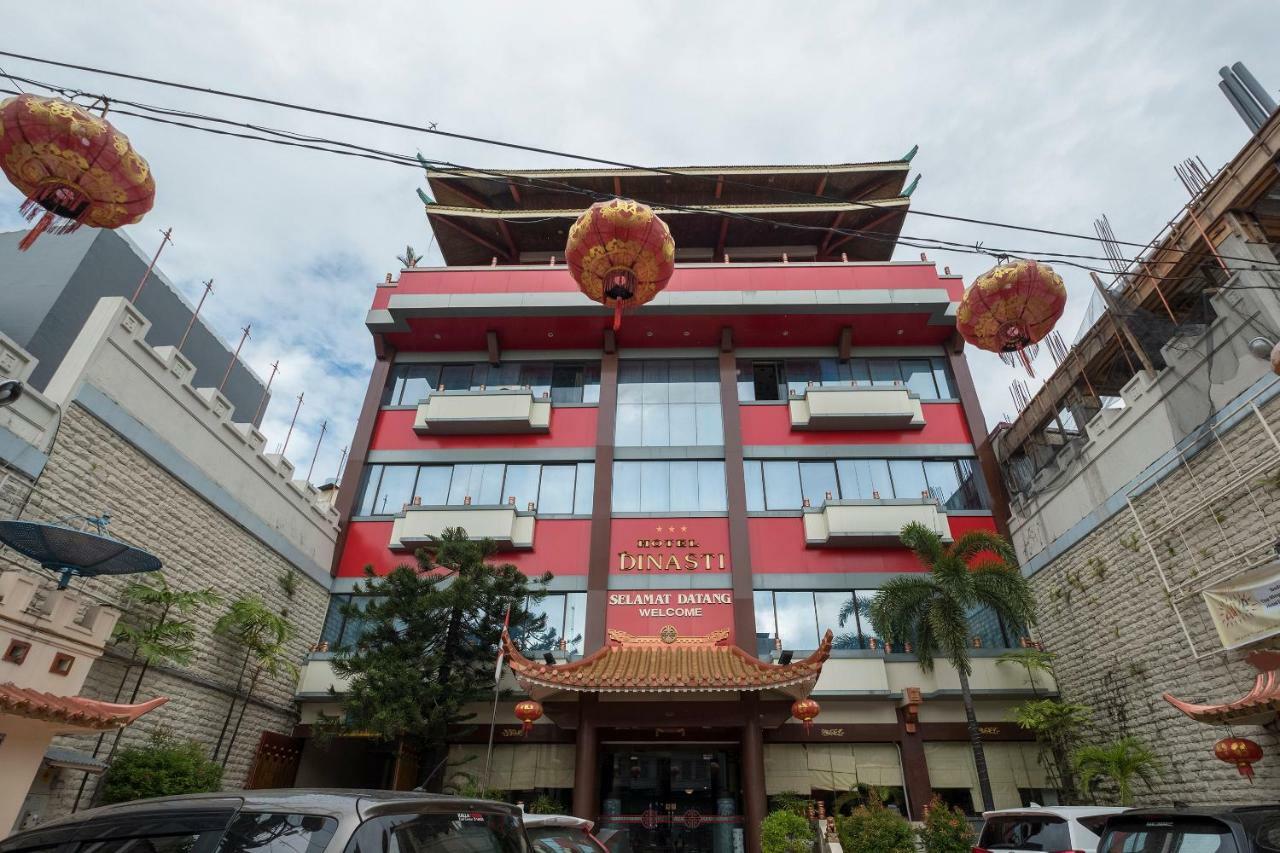 Oyo 821 Hotel Dinasti Makassar Extérieur photo