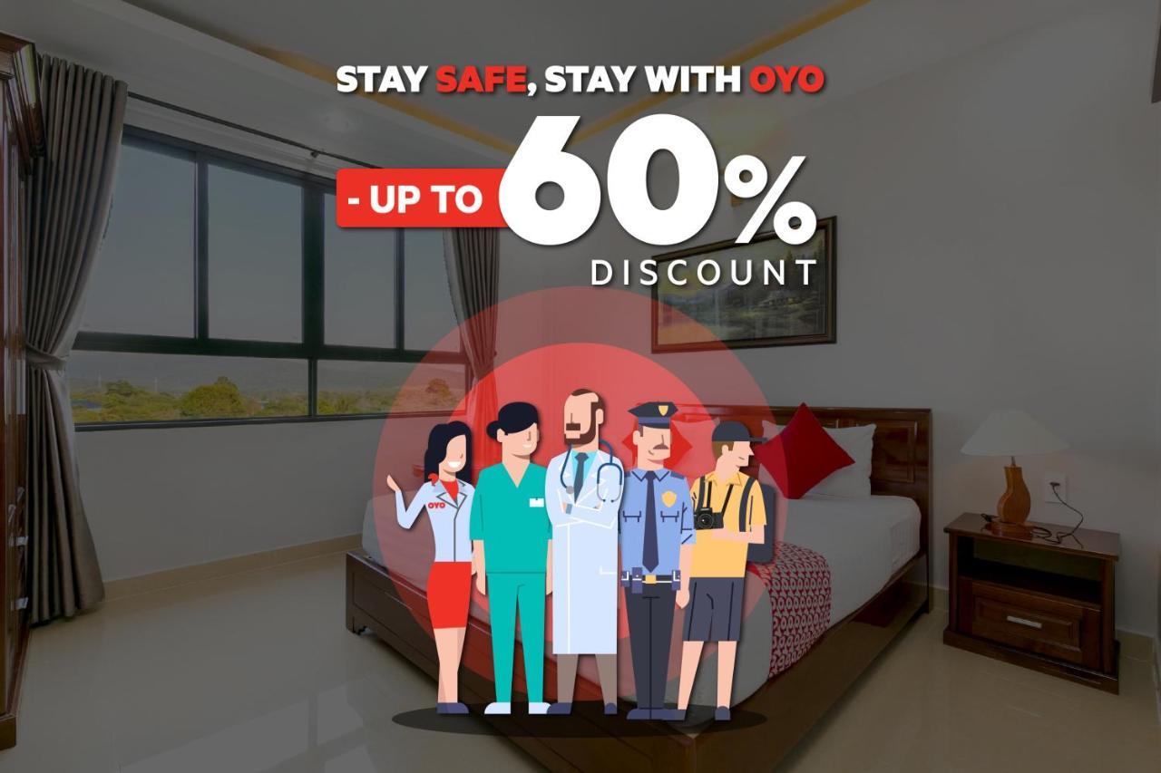 Oyo 821 Hotel Dinasti Makassar Extérieur photo